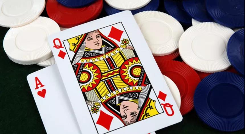 ****圈俱乐部推荐：拿到一对9怎么打？正确游戏方式在这里(图1)